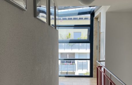 Treppenhaus 3-Zimmerwohnung mit Dachterrasse zur Miete in Neufahrn