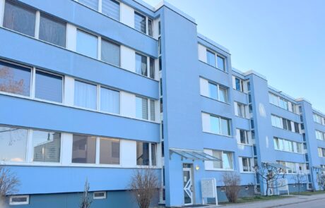 Aussen Ansicht von vorn familienfreundliche 3-Zimmer-Wohnung in Neufahrn