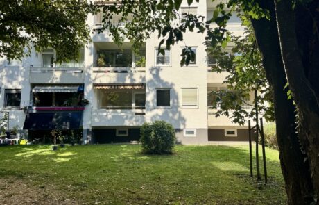 Hausansicht Balkon 2-Zimmer-Wohnung Neufahrn